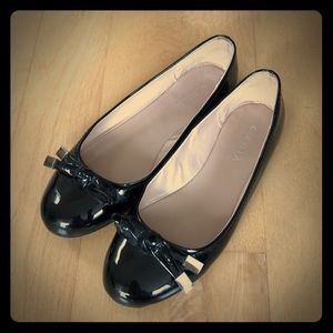 Patent leather black ballerinas